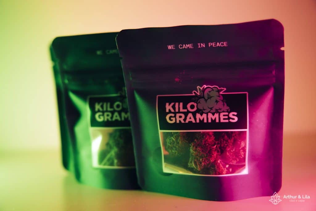 gros plan sur le packaging CBD boutique Kilogrammes